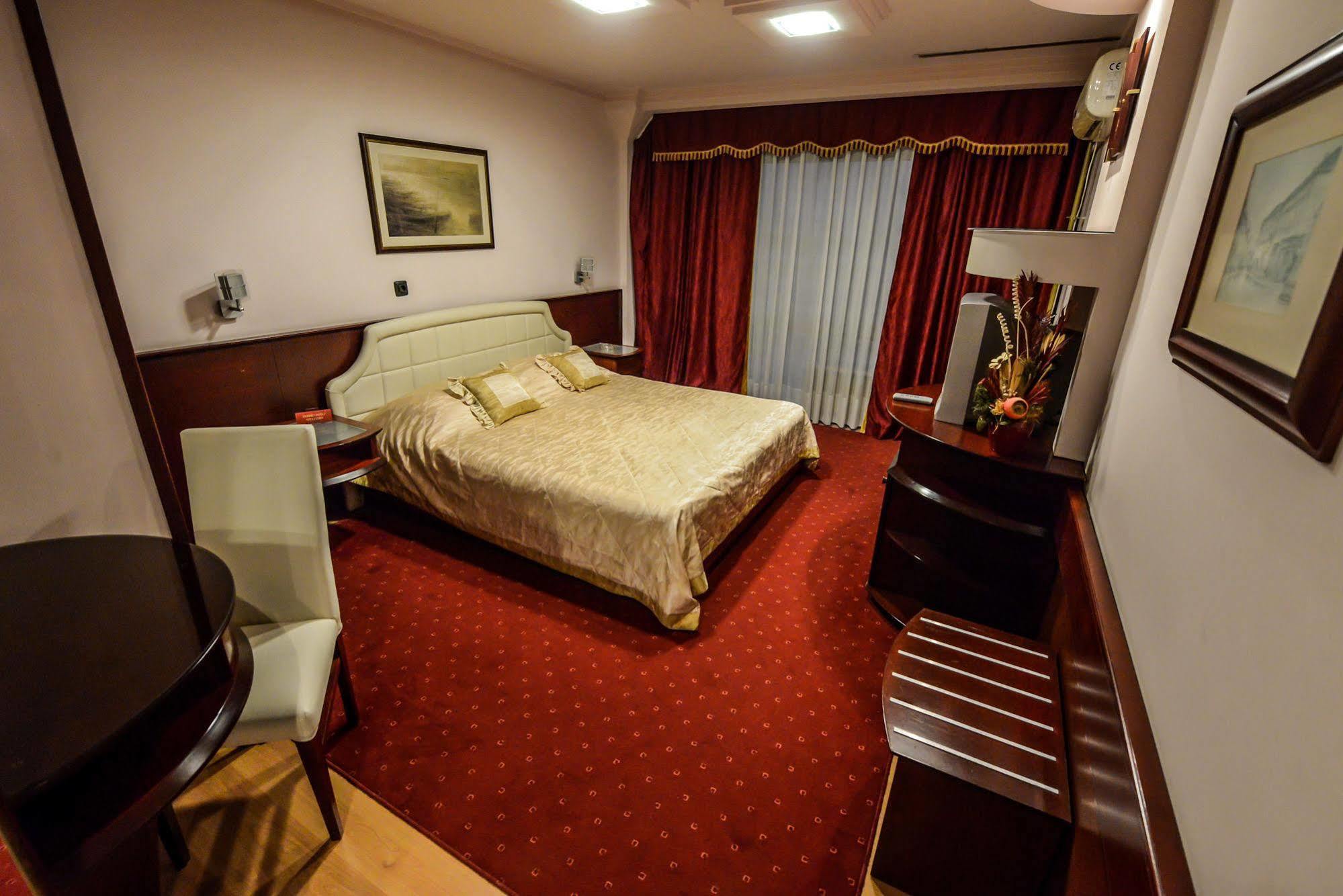 Hotel Park Novi Sad Exterior photo