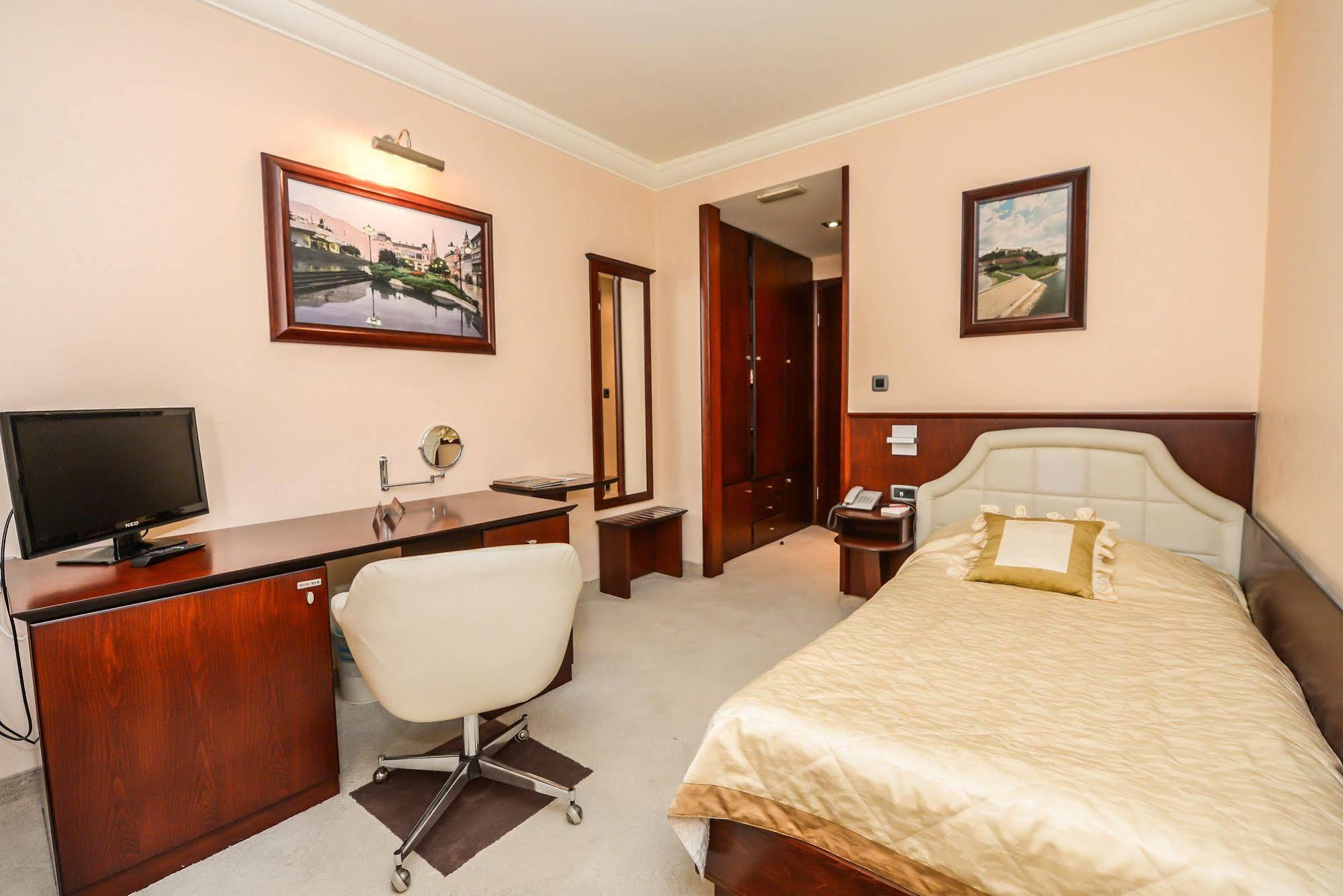 Hotel Park Novi Sad Exterior photo